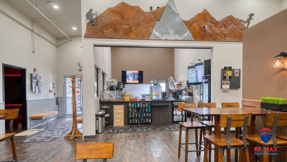 More Photos Of 5201 S Douglas Hwy, Gillette Bar For Sale