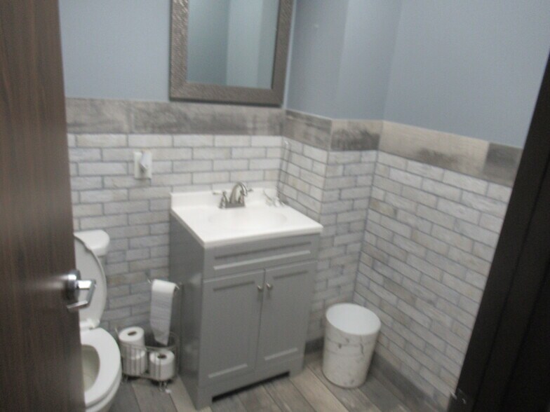 More Photos Of 26455 Hanna Rd, Conroe Warehouse For Lease