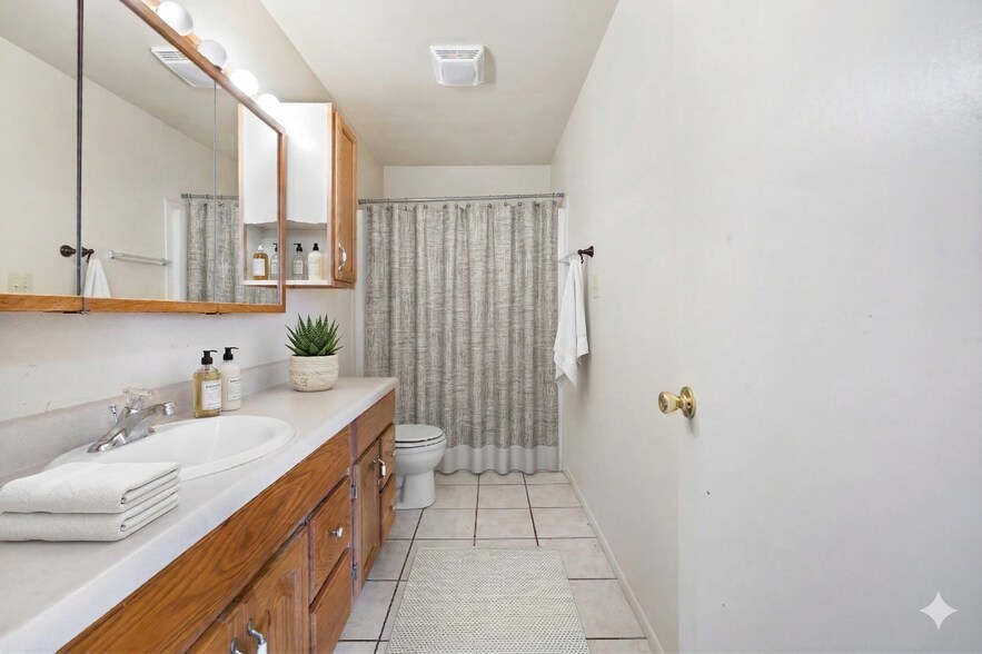 More Photos Of 1118 W Goodwin St, Pleasanton Multifamily For Sale