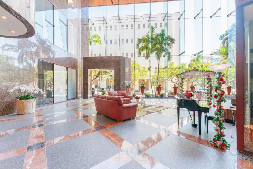 More Photos Of 2033 Main St, Sarasota Office For Lease