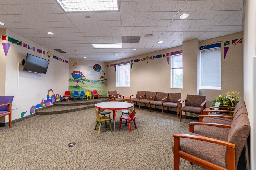 More Photos Of 100 Brevco Plz, Lake Saint Louis Medical For Lease