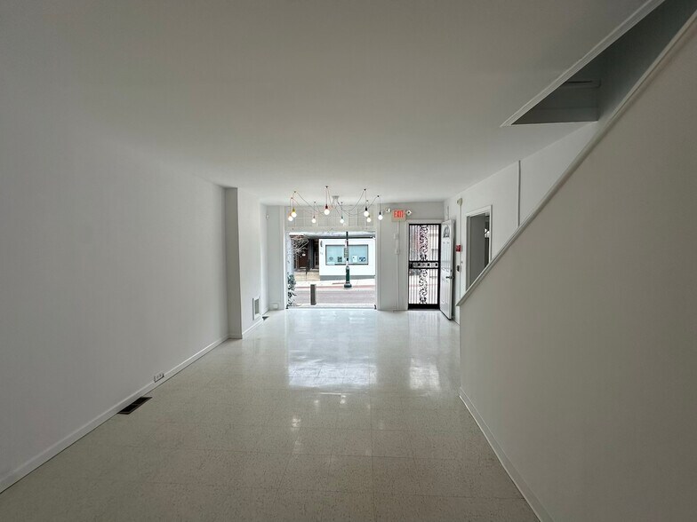 More Photos Of 37 W Maplewood Mall, Philadelphia Schools For Sale