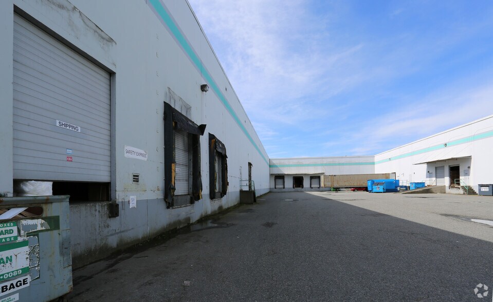 More Photos Of 13900-13980 Bridgeport Rd, Richmond Warehouse For Lease