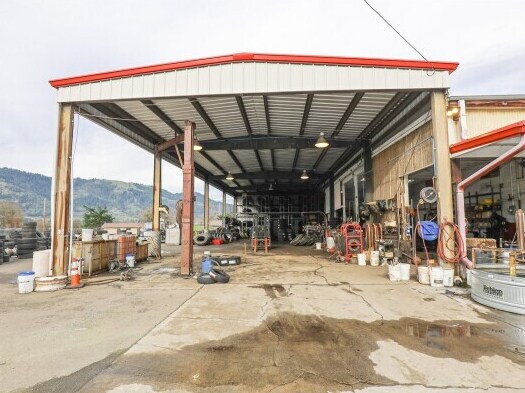 More Photos Of 133 S Old Pacific Hwy, Myrtle Creek Freestanding For Sale