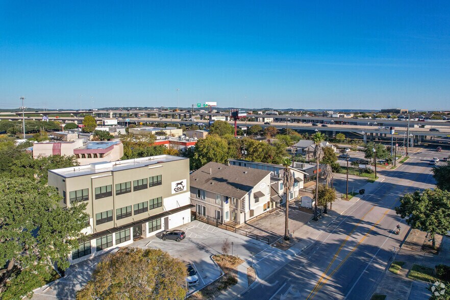 More Photos Of 2204 Western Trails Blvd, Austin Loft Creative Space For Lease