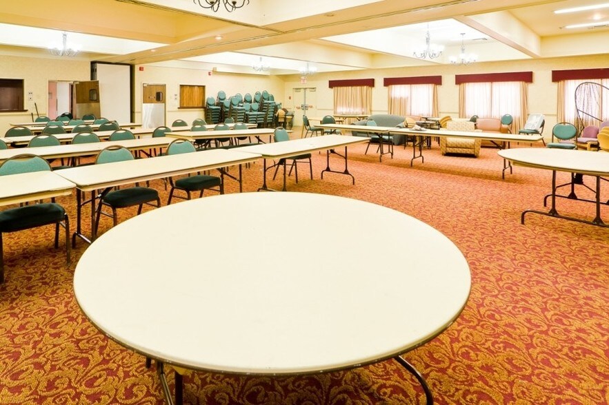 More Photos Of 2300 Lincoln Way, Clinton Hotel For Sale