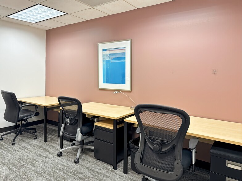 More Photos Of 1560 Sawgrass Corporate Pkwy, Sunrise Coworking Space