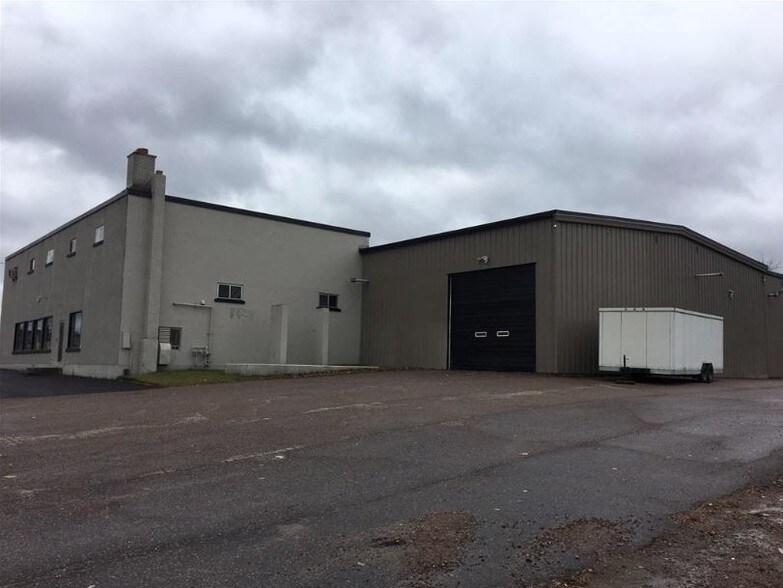 Primary Photo Of 3532 Petawawa Blvd, Petawawa Warehouse For Lease