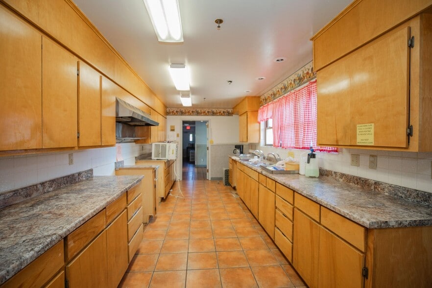 More Photos Of 807 N Briarwood Dr, Bolivar Assisted Living For Sale