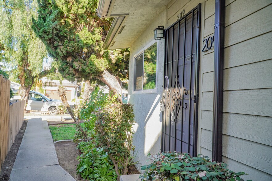 More Photos Of 209-217 C Ave, Coronado Apartments For Sale
