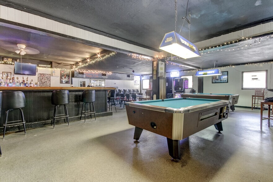 More Photos Of 5402 W US Highway 92, Plant City Bar For Sale