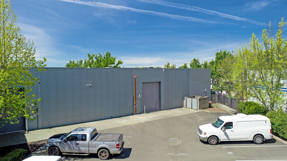 More Photos Of 481 Aaron St, Cotati Warehouse For Lease