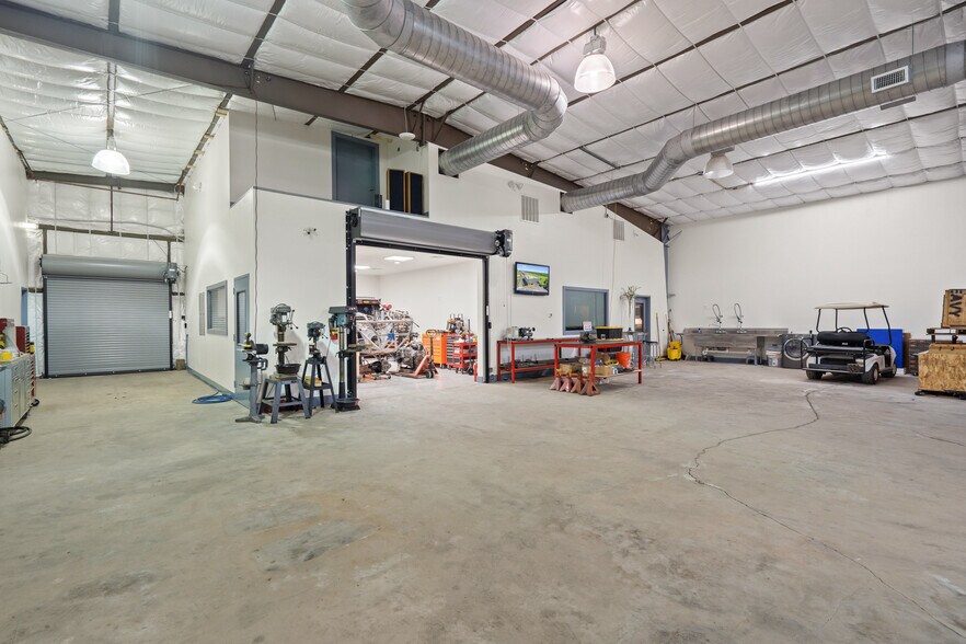 More Photos Of 101 Piper Ln, Spicewood Flex For Lease