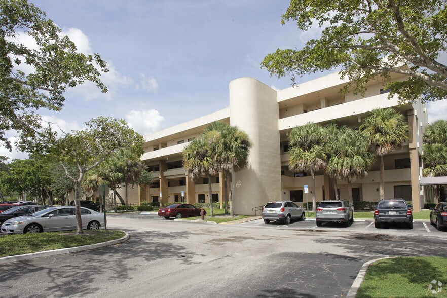 Primary Photo Of 3800 Inverrary Blvd, Lauderhill Office For Lease
