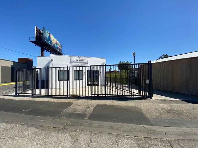More Photos Of 18444 Ventura Blvd, Tarzana Service For Lease