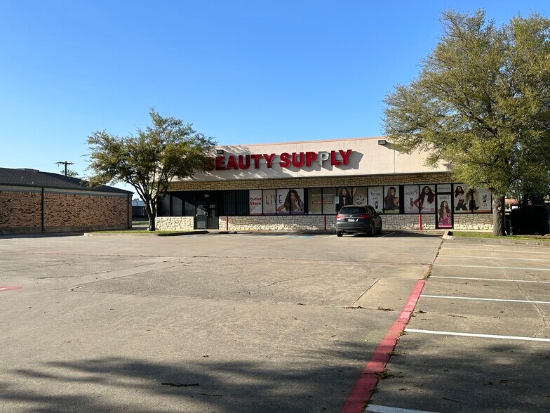 More Photos Of 1201 E Arkansas Ln, Arlington Storefront For Sale