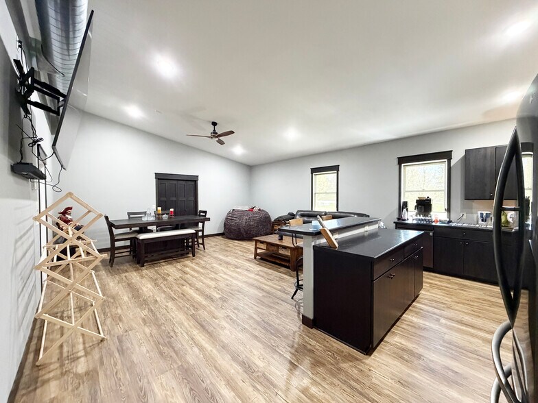More Photos Of 359 Elm st, New Auburn Freestanding For Sale