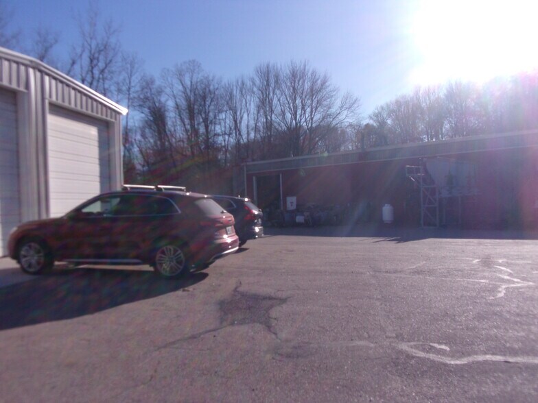 More Photos Of 60 New River Rd, Manville Light Manufacturing For Lease