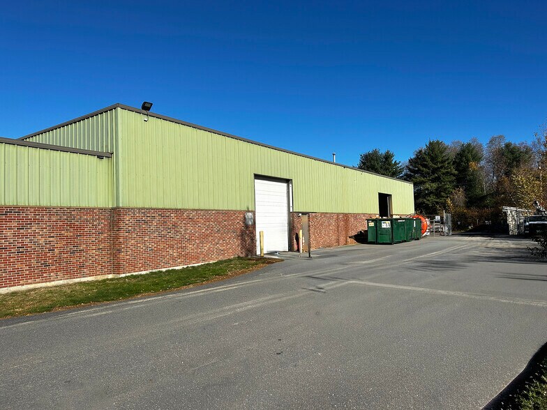 More Photos Of 15 Bradco St, Keene Distribution For Lease