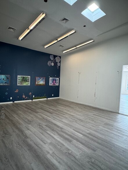 More Photos Of 3990 Hylan Blvd, Staten Island Freestanding For Sale