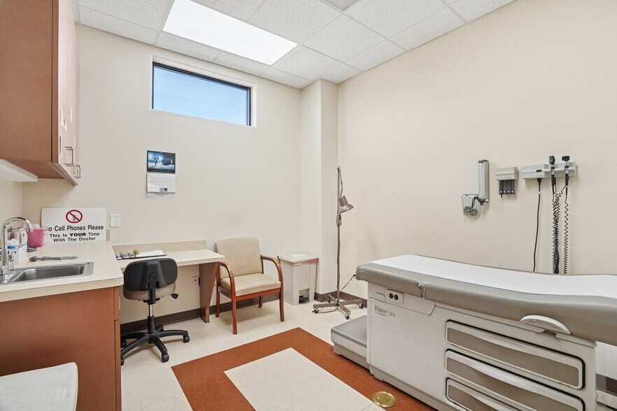 More Photos Of 11706 Fallbrook Dr, Houston Medical For Lease