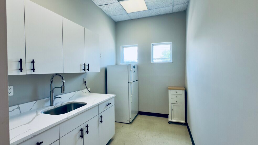 More Photos Of 507 Broad St, Shrewsbury Storefront Retail Office For Lease