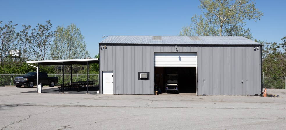 More Photos Of 3200 Manchester Tfwy, Kansas City Office For Sale