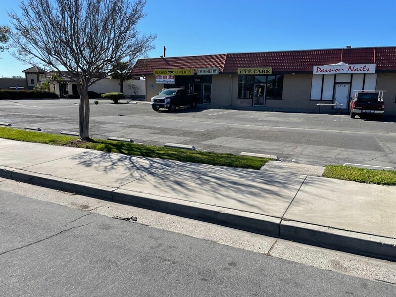 More Photos Of 23811 Bridger Rd, Lake Forest General Retail For Lease