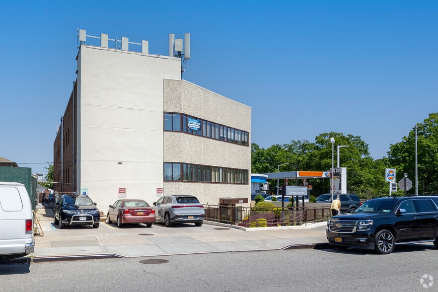 More Photos Of 5847 Francis Lewis Blvd, Oakland Gardens Medical For Lease