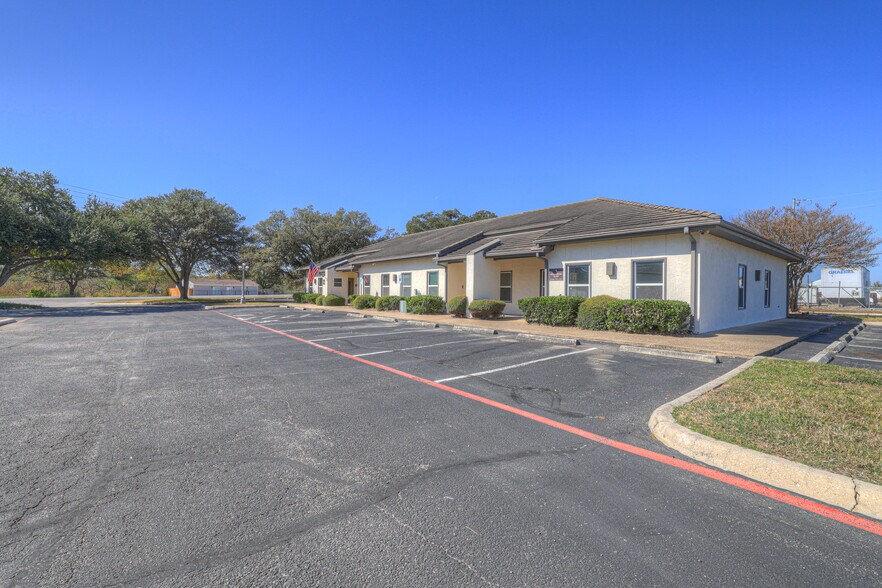More Photos Of 3 Commercial Pl, Schertz Office For Lease