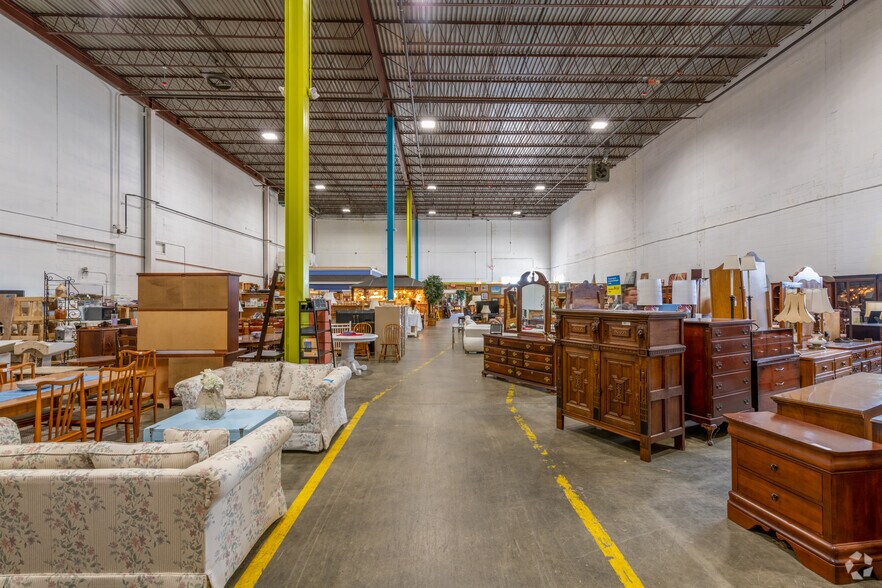 More Photos Of 58 R Pulaski St, Peabody Distribution For Lease