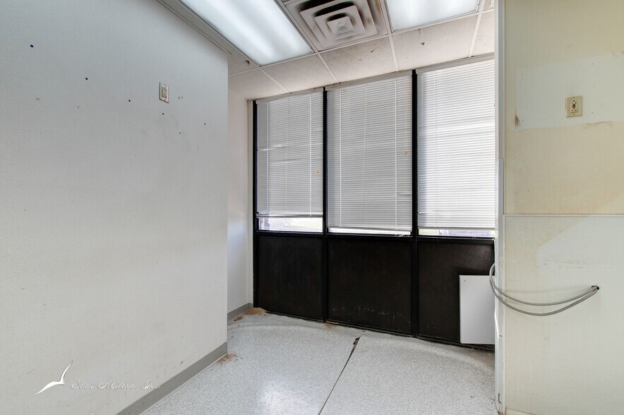 More Photos Of 3981 Ridgemont Dr, Abilene Storefront Retail Office For Sale