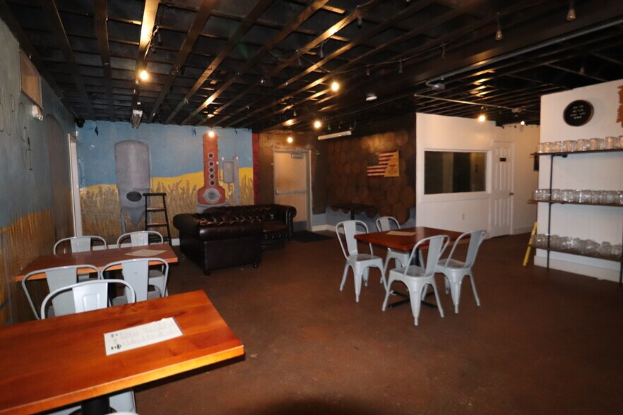 More Photos Of 92 E Michigan Ave, Galesburg Freestanding For Sale