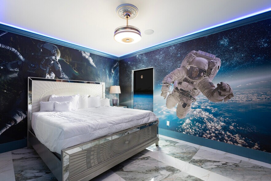 More Photos Of 1015 Fantasy Dr, Davenport Specialty For Sale