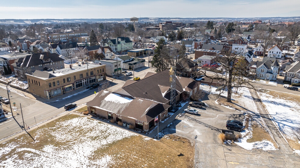 More Photos Of 1055 University Ave, Dubuque Office For Sale