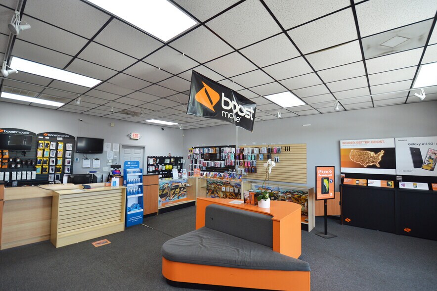 More Photos Of 150-190 Hanes Mill Ct, Winston-Salem Storefront For Sale