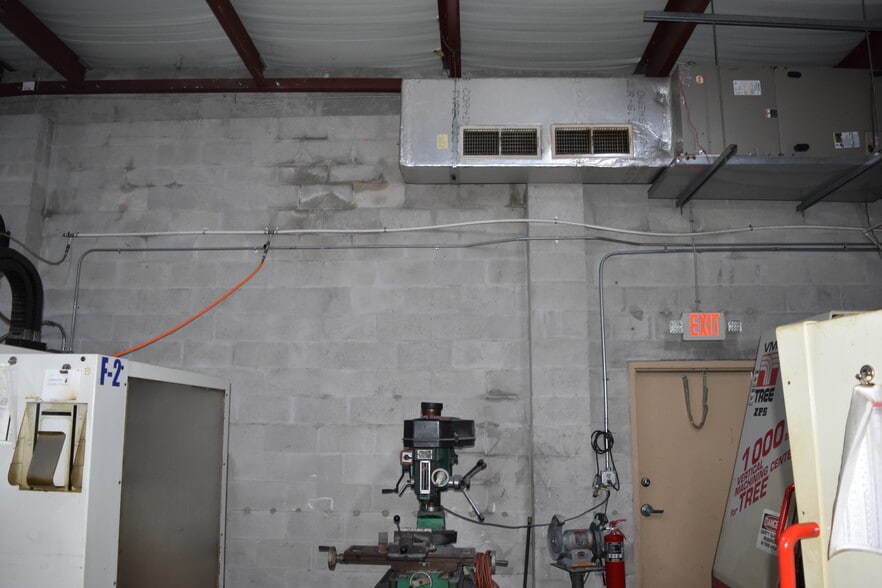 More Photos Of 11715 87th St N, Largo Warehouse For Sale