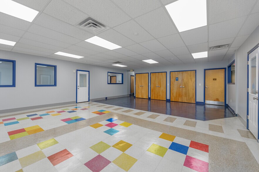 More Photos Of 411 Commerce Ln, West Berlin Medical For Sale