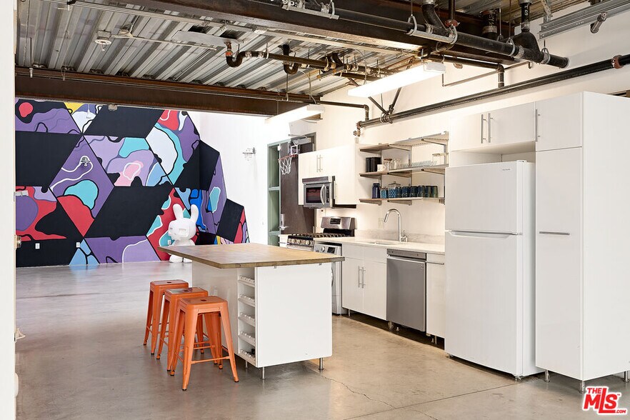 More Photos Of 1046 Princeton #108 dr, Marina Del Rey Office For Sale