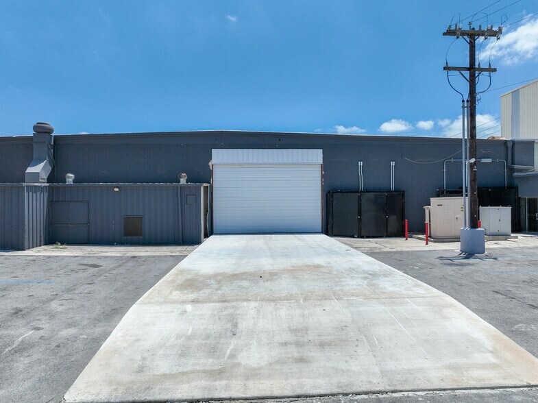 More Photos Of 702 San Fernando St, San Antonio Manufacturing For Sale