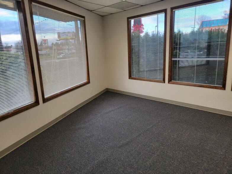 More Photos Of 5002-5008 Commercial St SE, Salem Freestanding For Lease