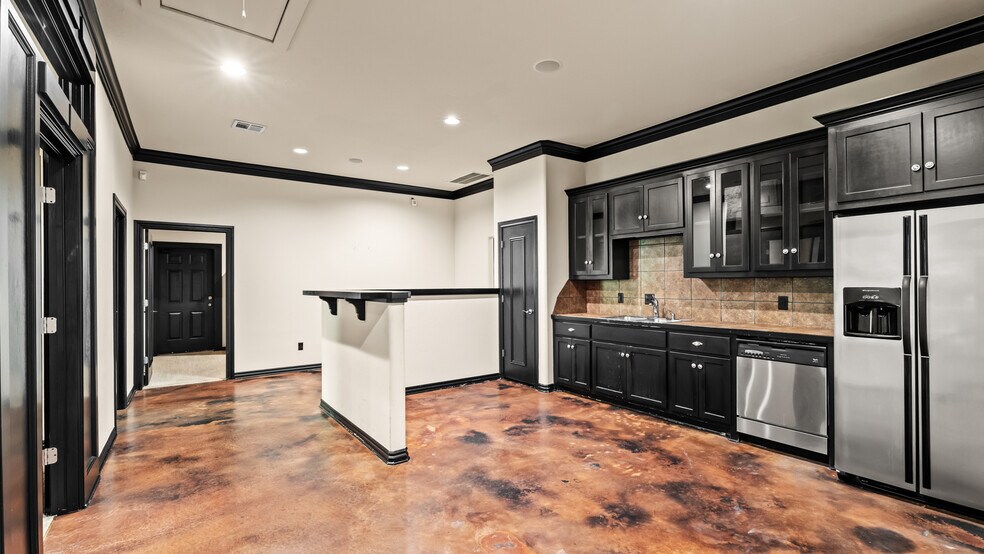 More Photos Of 14000 N Western Ave, Edmond Office For Sale
