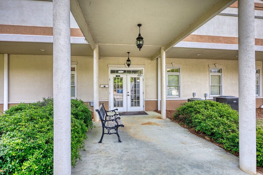 More Photos Of 1229 Royal Dr, Conyers Office For Sale