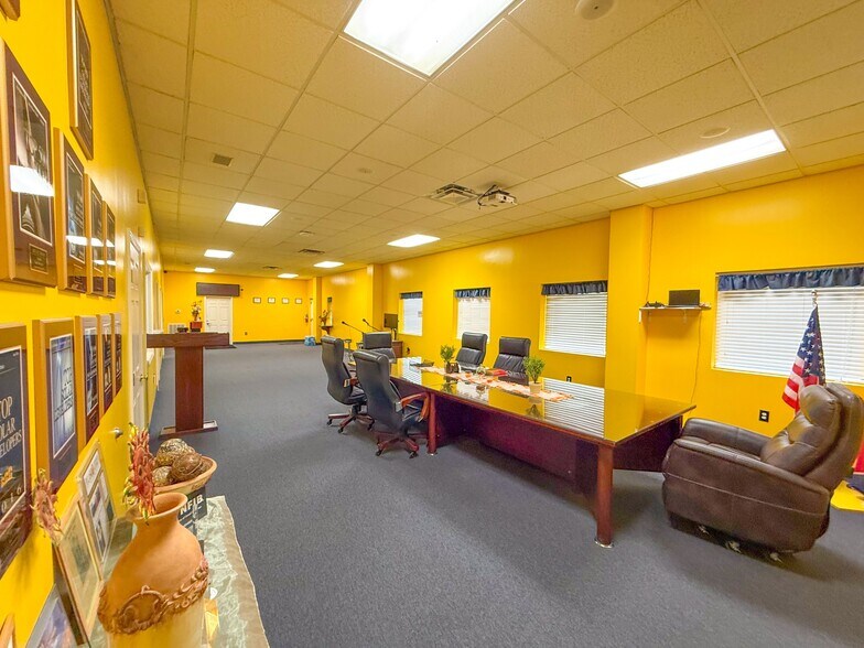 More Photos Of 2335 Columbia Hwy, Pulaski Office For Sale