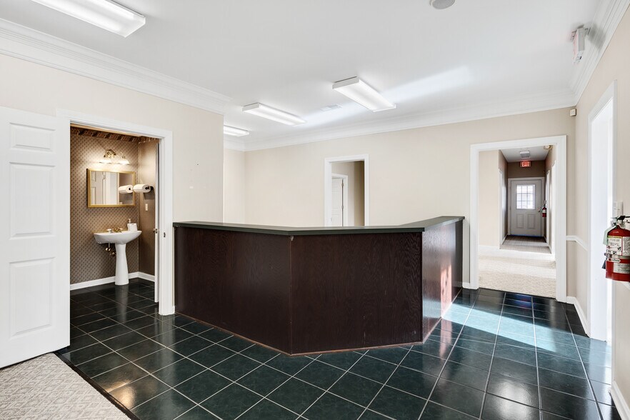 More Photos Of 6920 Oak Forest Dr, Olive Branch Loft Creative Space For Sale