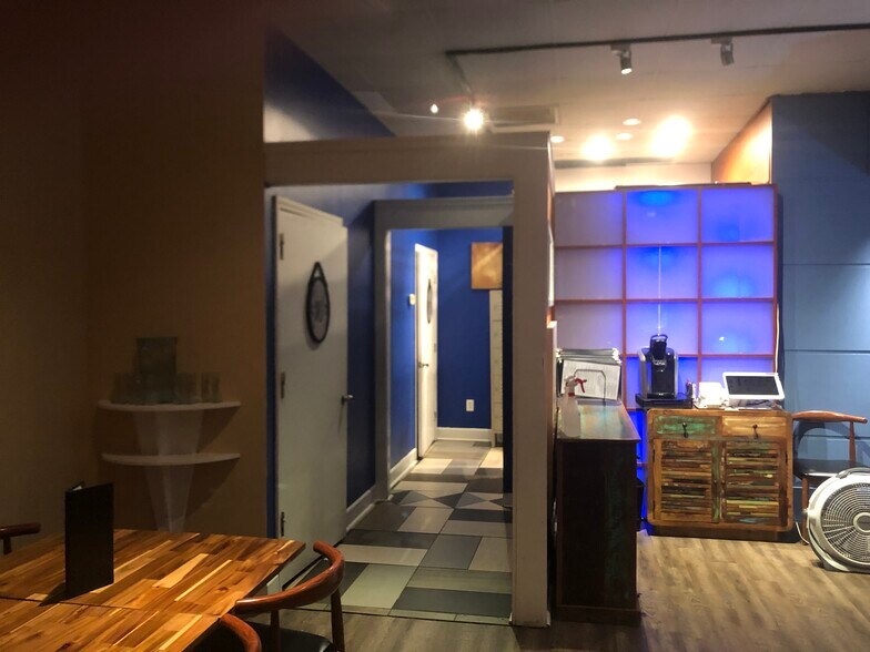More Photos Of 109 Old Chapin Rd, Lexington Storefront Retail Office For Lease