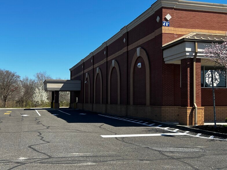 More Photos Of 335 Village Center Dr, Logan Township Storefront Retail Office For Lease