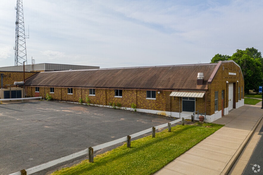 More Photos Of 920 3rd St, Hammond Service For Lease