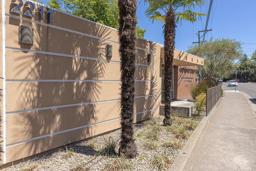 More Photos Of 2211 4th St, Santa Rosa Medical For Sale