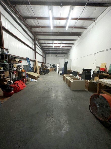More Photos Of 6618-6628 26th Ct E, Sarasota Warehouse For Lease